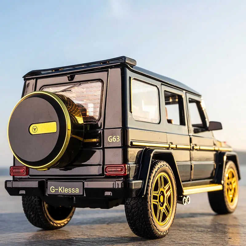 1:24 Alloy Diecast SUV – Light & Sound Model